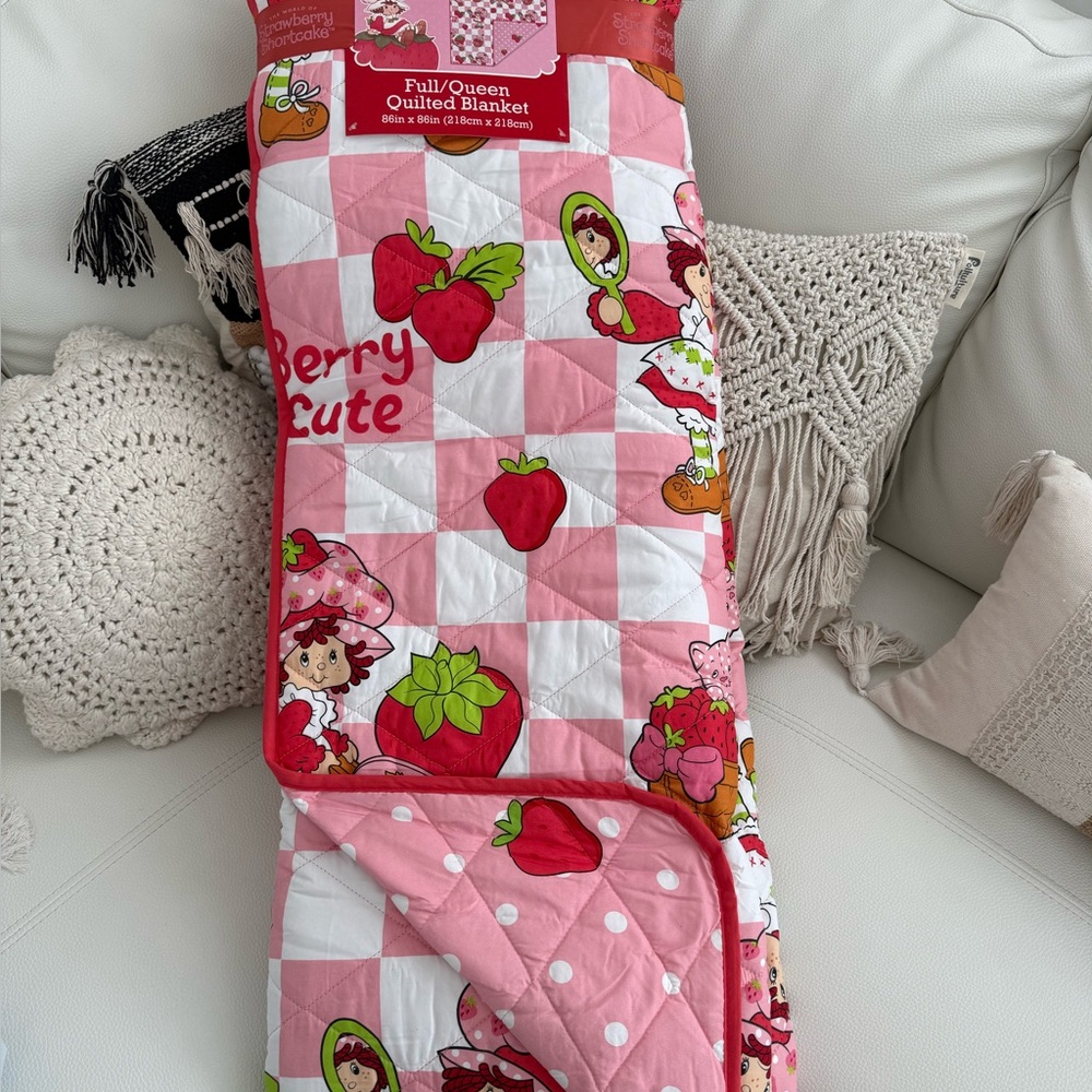 Strawberry Shortcake Full/Queen Quilted Blanket
